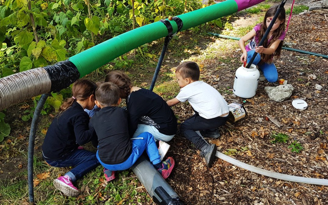 Zelfgemaakte knikkerbaan